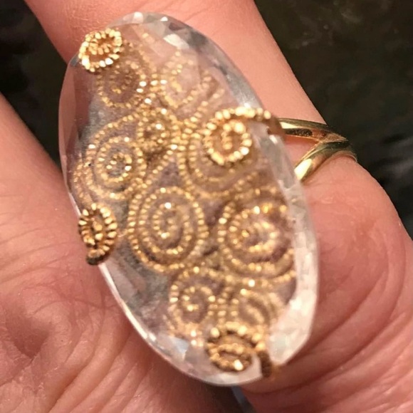 Absolutely stunning 14K gold and clear white topaz ring. - Picture 4 of 4